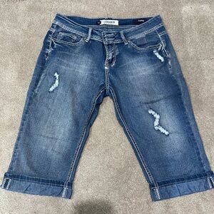 EUC! Women’s Vigold Brand Distressed Cuffed Capri Jeans Size 9/10